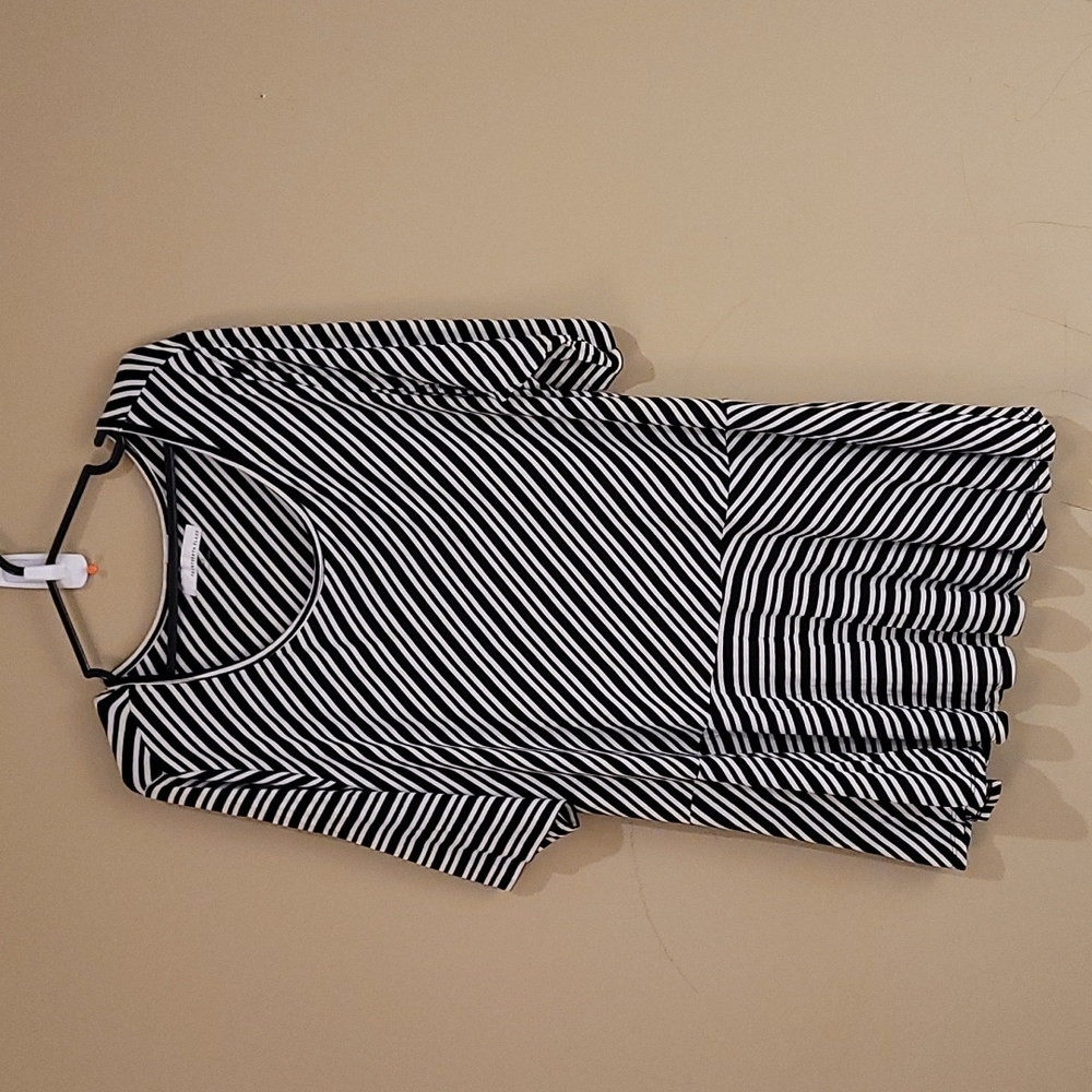 Fourteenth women's shirt 2X size.